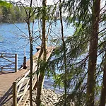 Quiet Lakeside Forest Escape Chalet *