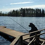 Quiet Lakeside Forest Escape Chalet *