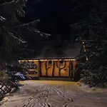 Quiet Lakeside Forest Escape Chalet *