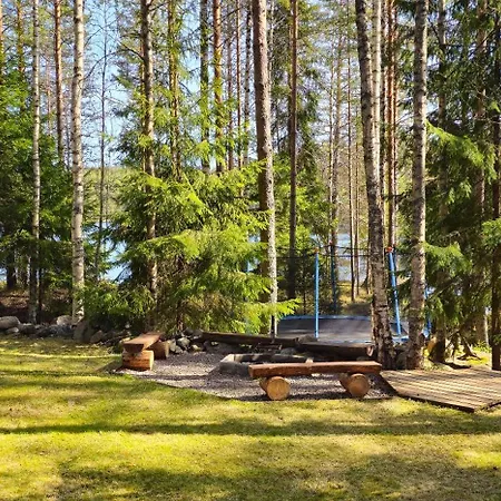 Quiet Lakeside Forest Escape Dağ evi *