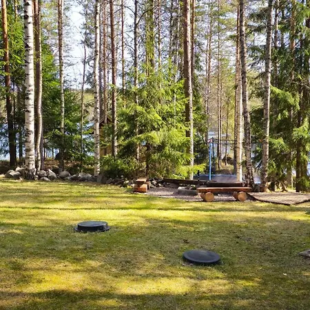 Quiet Lakeside Forest Escape Dağ evi