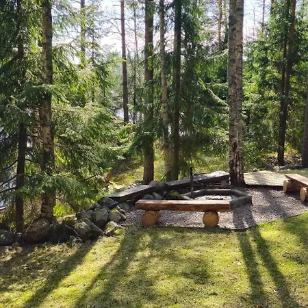 Quiet Lakeside Forest Escape Dağ evi *