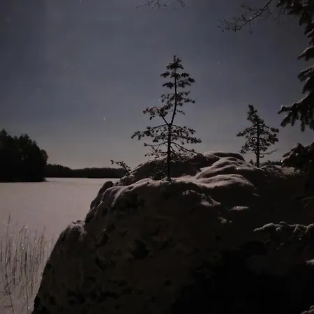 Quiet Lakeside Forest Escape * 이마트라