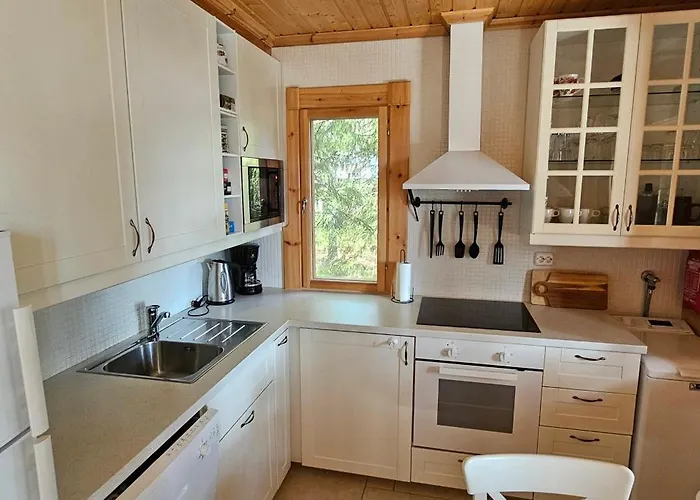 Quiet Lakeside Forest Escape 샬레 *