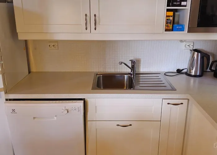 Quiet Lakeside Forest Escape * 이마트라