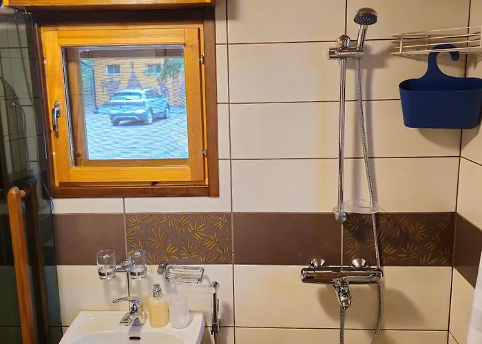 Quiet Lakeside Forest Escape 샬레 *