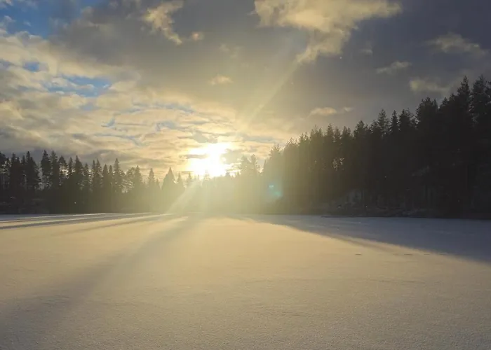 Quiet Lakeside Forest Escape 이마트라